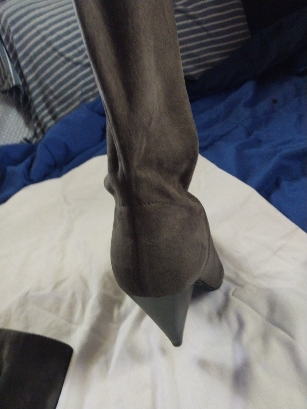 Indi Go Rd. Women's Tall Pointed-Toe Suede Boots - Gray Size 6M - Picture 13 of 13